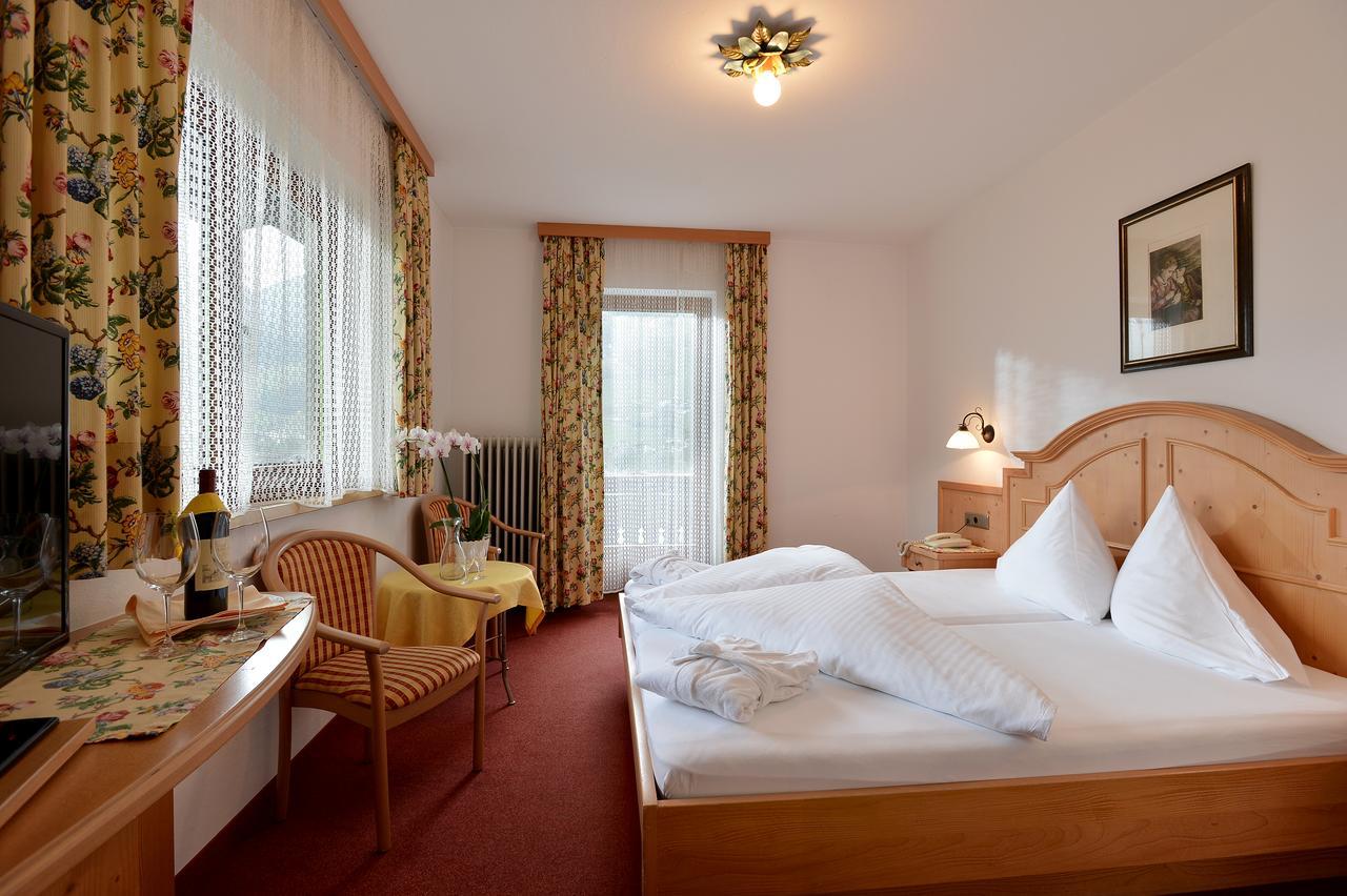 Hotel Schwarzer Adler Hippach Eksteriør bilde