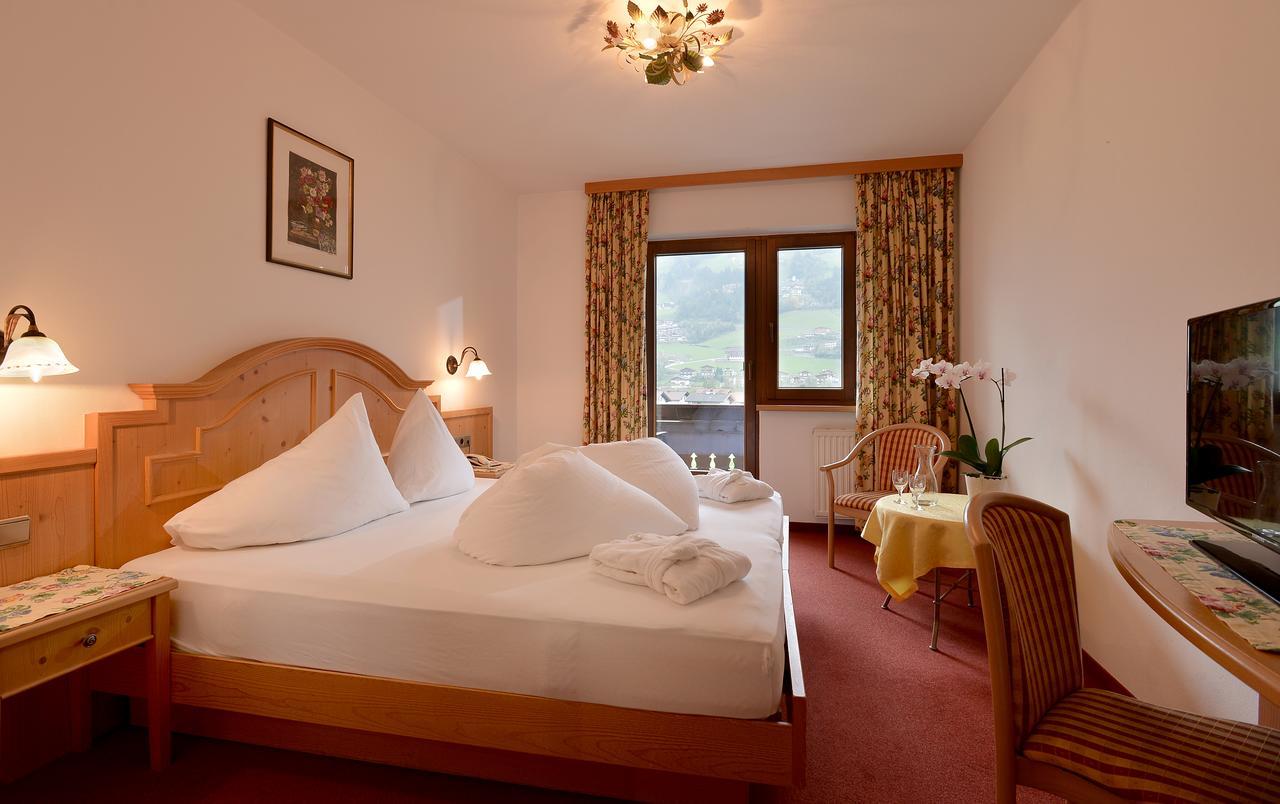 Hotel Schwarzer Adler Hippach Eksteriør bilde